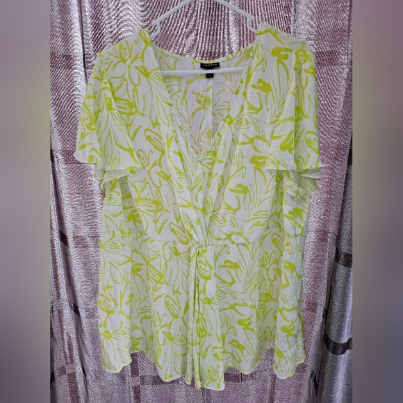 Torrid Georgette Twist Surplice Flutter Sleeve Blouse, Floral Green, 2X, NWOT - Picture 4 of 12